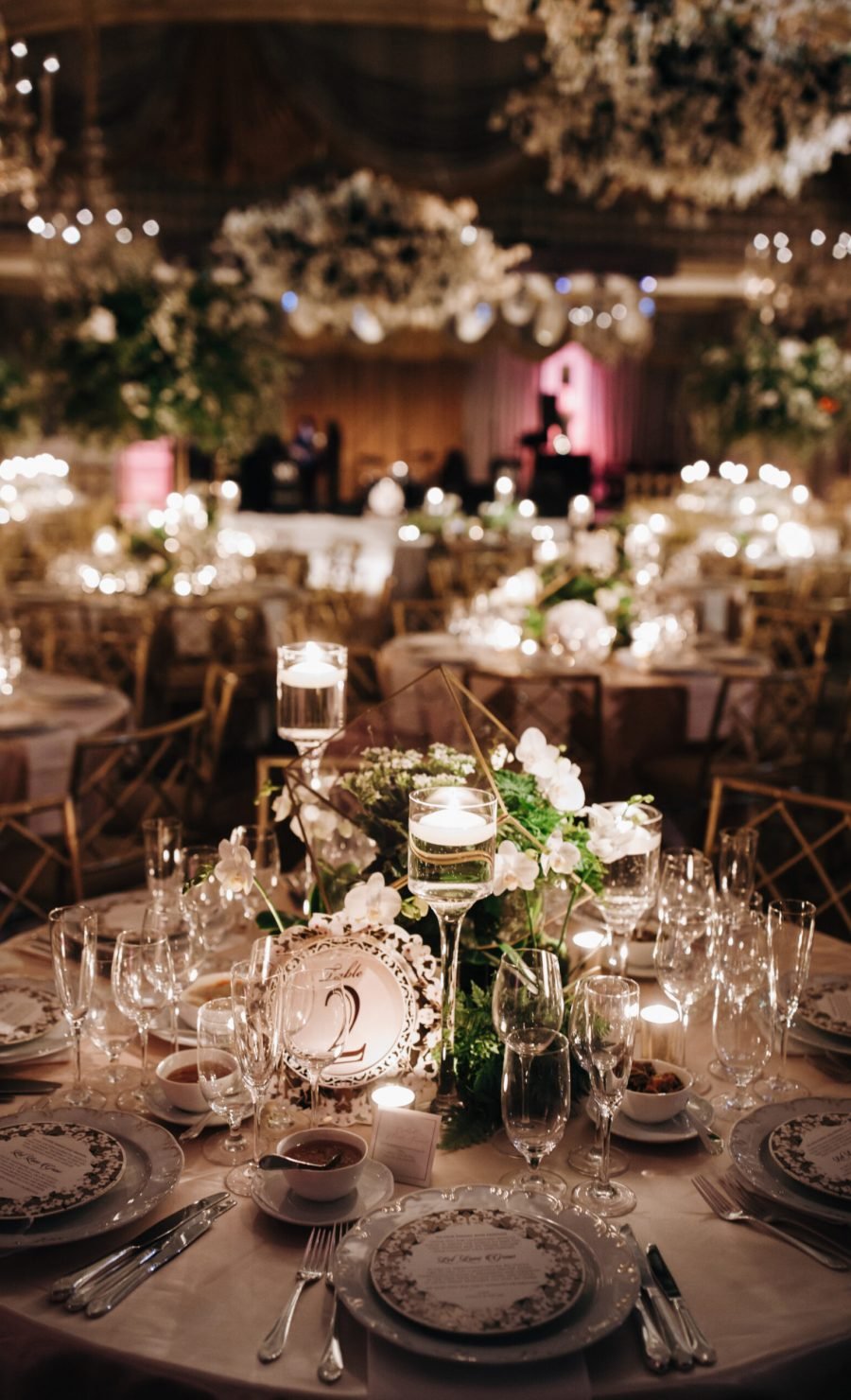 amaizing-setting-tableware-appliances-some-romantic-place